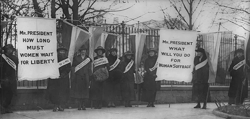 Women suffragists picketing_in front of the White house